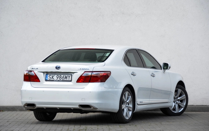 Lexus LS cena 98500 przebieg: 156100, rok produkcji 2012 z Katowice małe 277